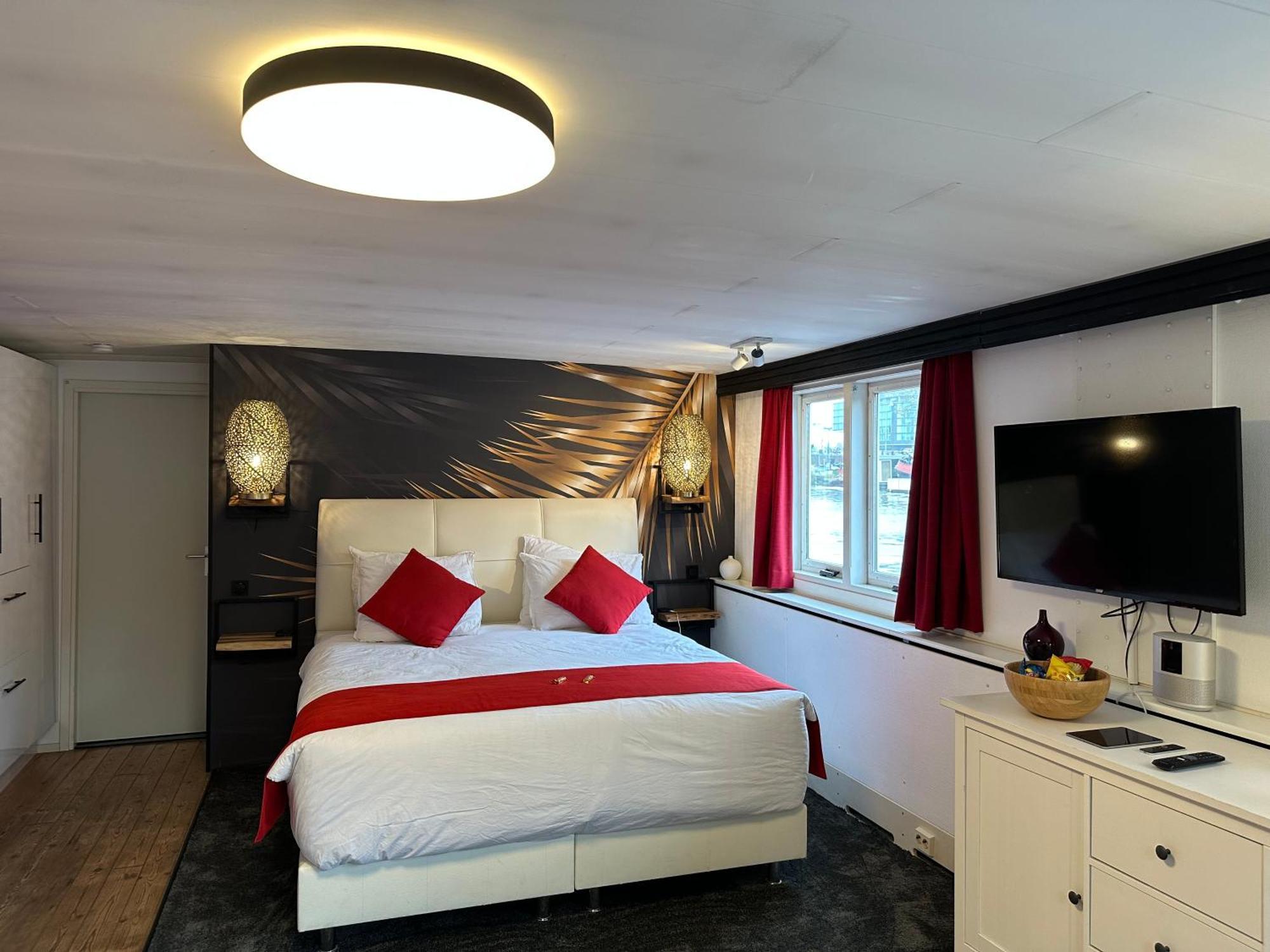 Boat No Breakfast Hotel Amsterdam Exterior photo